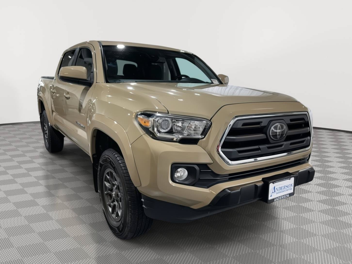 Used 2018 Toyota Tacoma SR5 RWD image 5