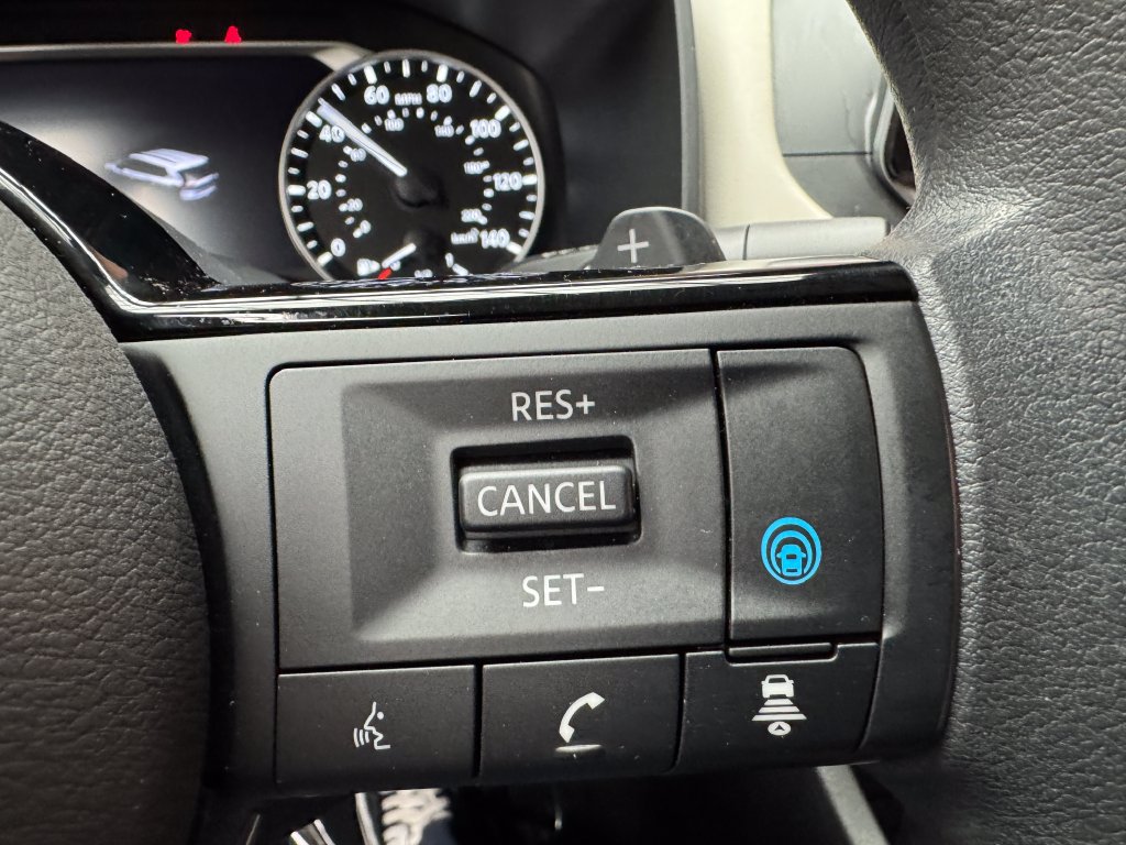 Used 2023 Nissan Rogue SV AWD/4WD image 16