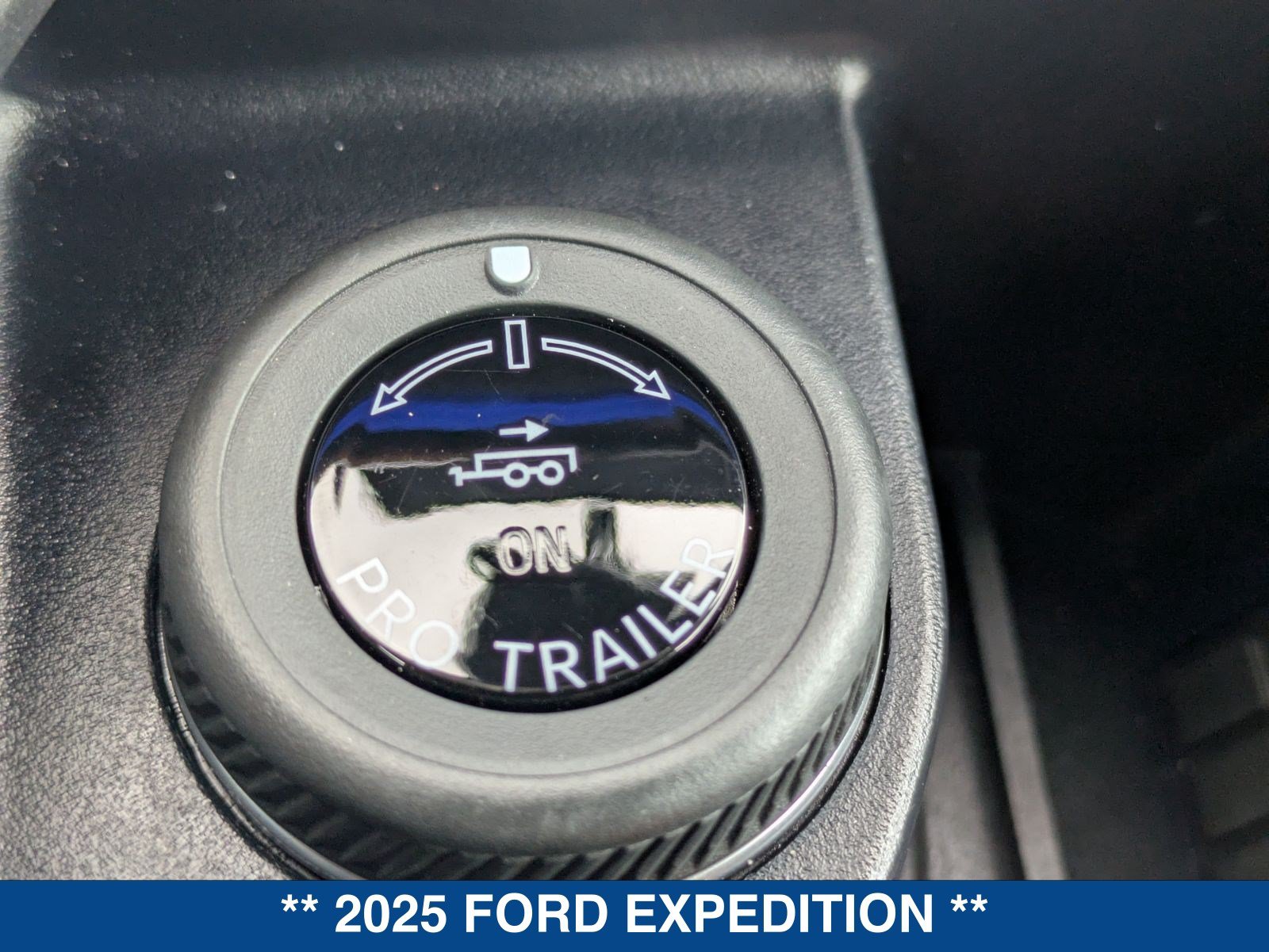 Certified 2025 Ford Expedition Platinum w/ Driver's Package AWD/4WD image 38