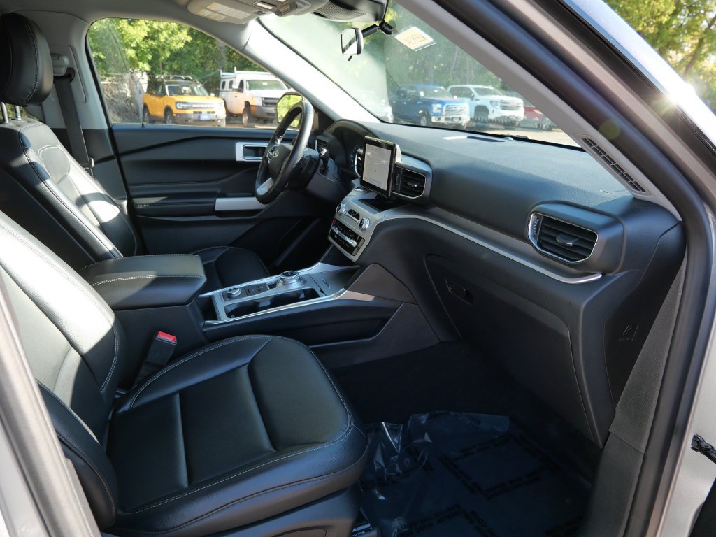 Certified 2020 Ford Explorer XLT w/ Equipment Group 202A AWD/4WD image 11