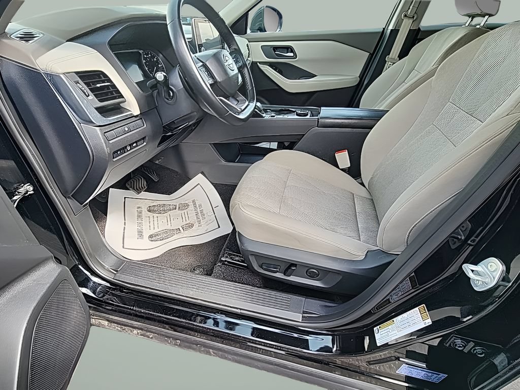 Used 2025 Nissan Rogue SV AWD/4WD image 24