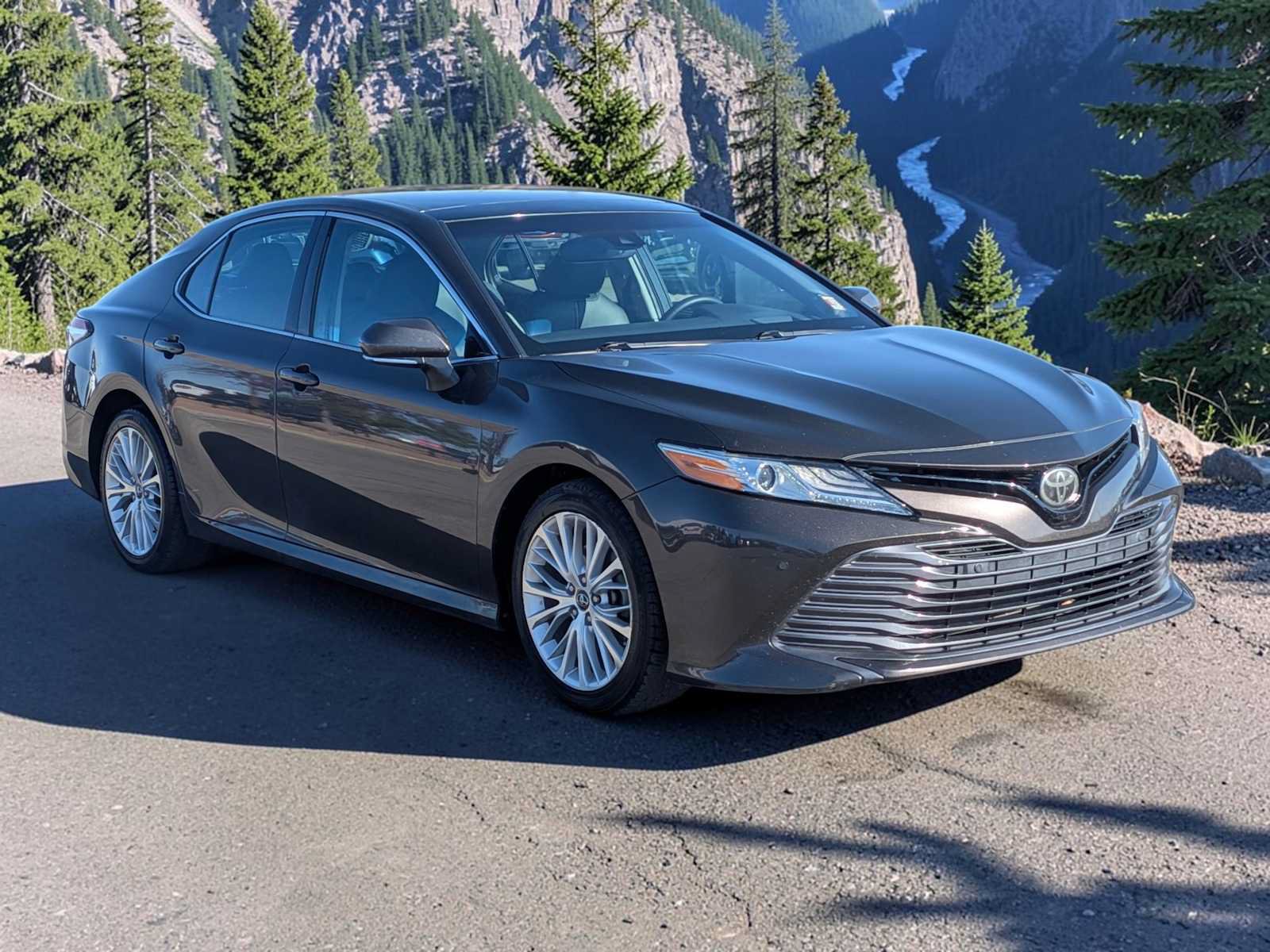 Used 2018 Toyota Camry XLE FWD image 8