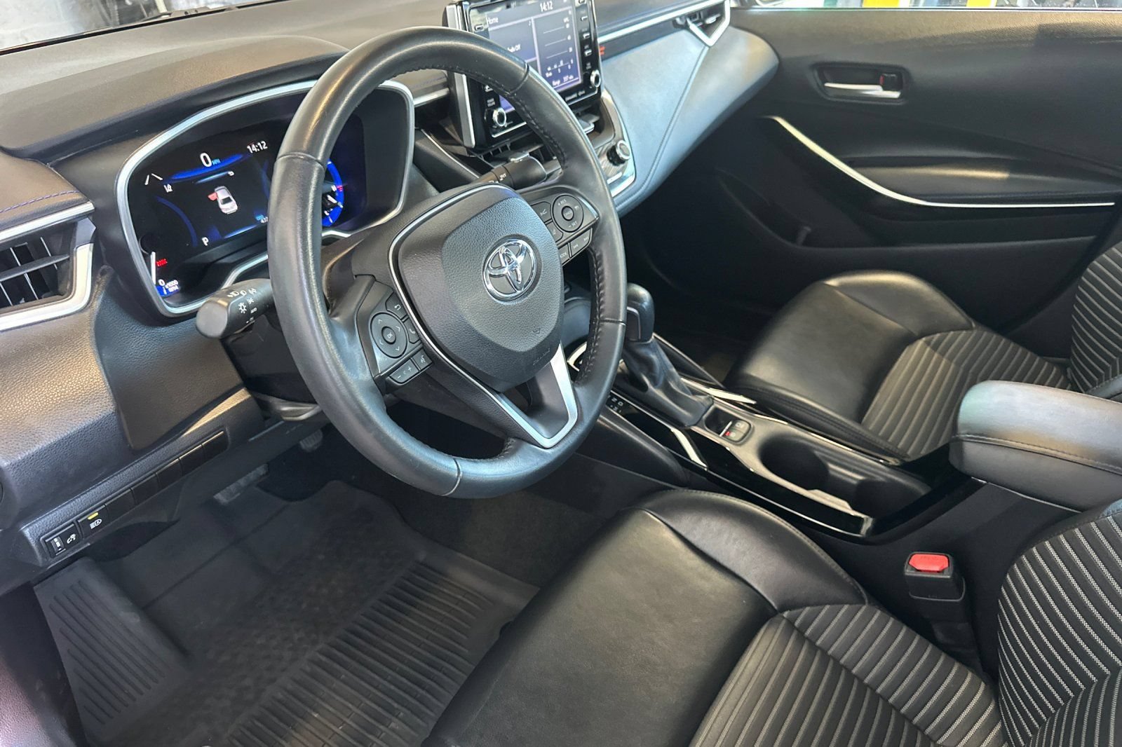 Used 2020 Toyota Corolla XSE FWD image 12