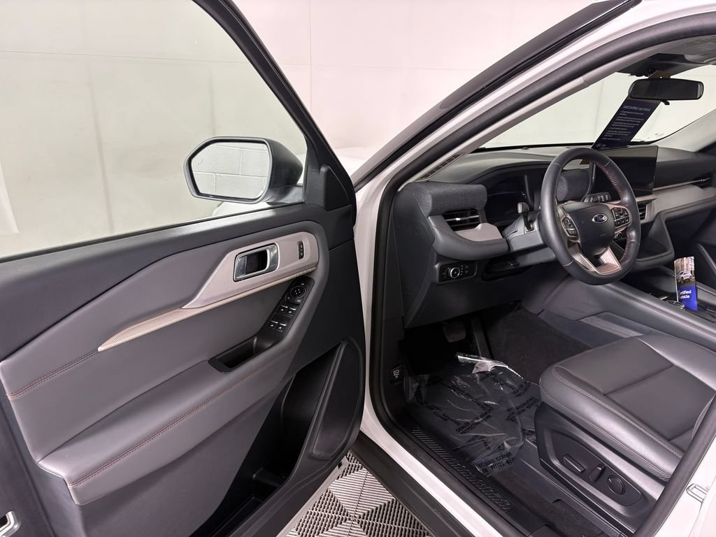 Certified 2025 Ford Explorer Active w/ Active Comfort Package AWD/4WD image 12