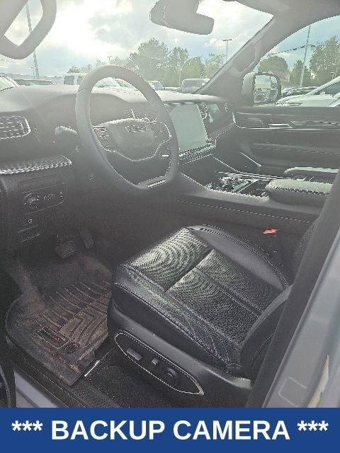 Used 2022 Jeep Wagoneer Series III w/ Premium Group I AWD/4WD image 5