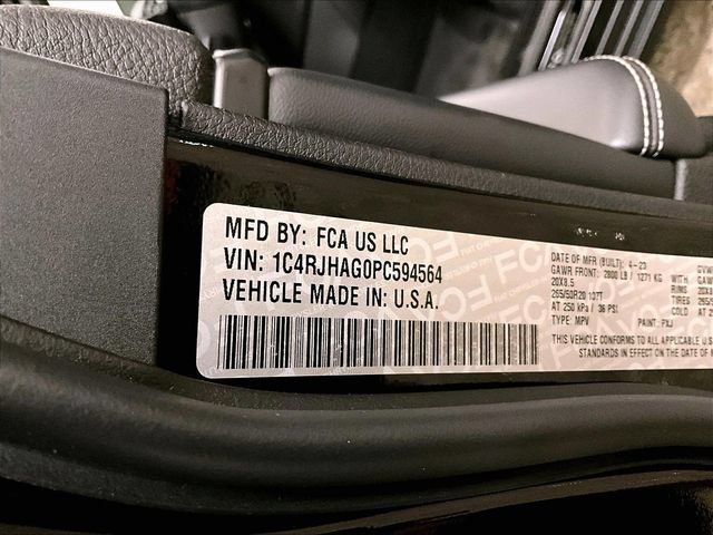 Used 2023 Jeep Grand Cherokee Altitude AWD/4WD image 32