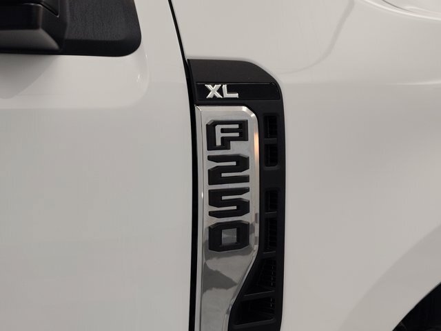 Certified 2023 Ford F250 XL w/ Snow Plow/Camper Package AWD/4WD image 11