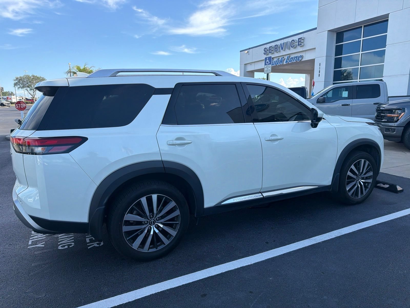 Used 2022 Nissan Pathfinder Platinum w/ Cargo Package FWD image 4