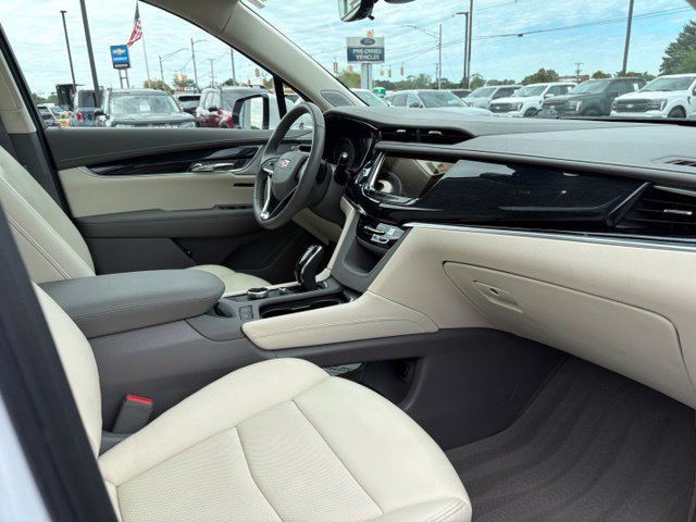 Used 2024 Cadillac XT6 Premium Luxury w/ Technology Package AWD/4WD image 13