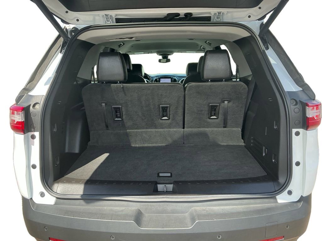 Used 2021 Chevrolet Traverse RS FWD image 24