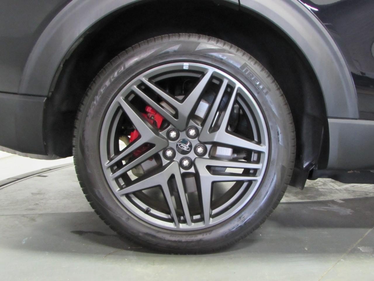 Certified 2025 Ford Explorer ST AWD/4WD image 9