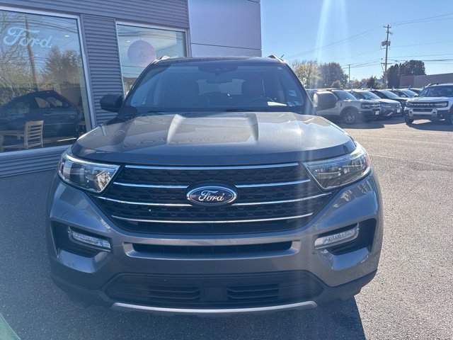 Certified 2023 Ford Explorer XLT w/ Equipment Group 202A AWD/4WD image 3