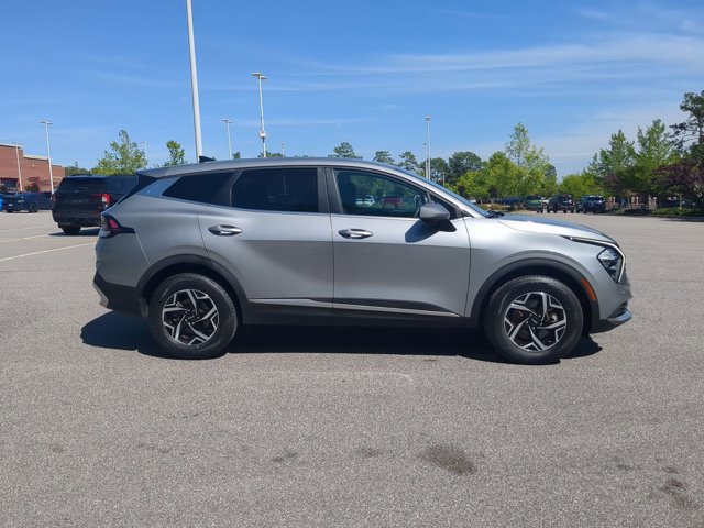 Used 2023 Kia Sportage LX AWD/4WD image 3