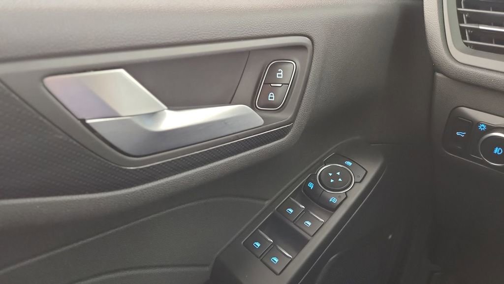 Certified 2023 Ford Escape ST-Line Select w/ Tech Pack #1 image 16