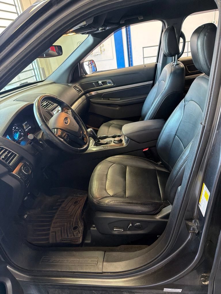 Certified 2018 Ford Explorer XLT w/ Equipment Group 202A AWD/4WD image 2