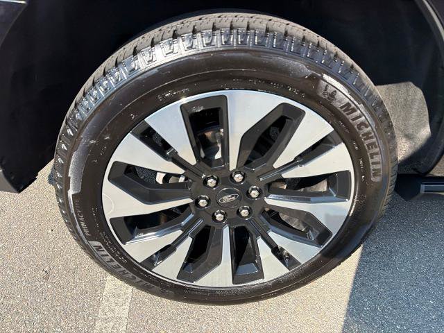 Certified 2025 Ford Expedition Platinum w/ Driver's Package AWD/4WD image 26