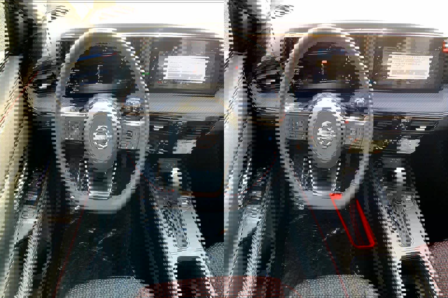 Used 2025 Nissan Kicks SR w/ Interior Electronics Package image 8