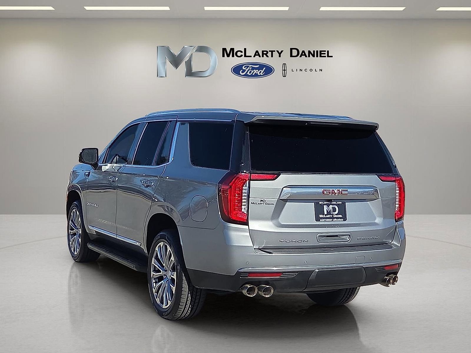 Used 2023 GMC Yukon Denali RWD image 4