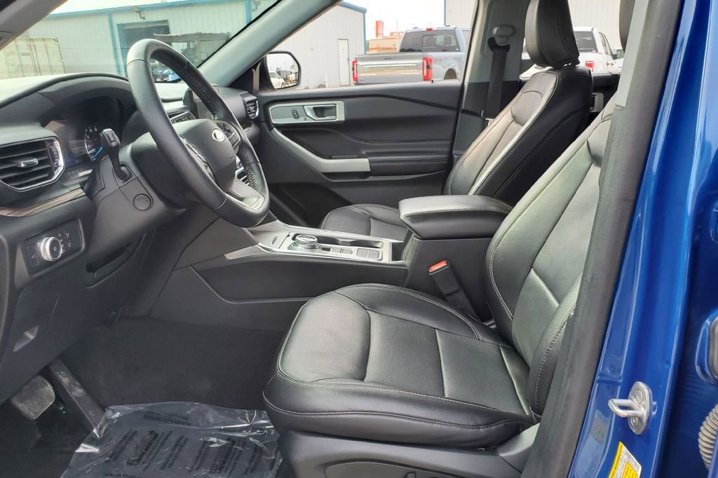 Certified 2022 Ford Explorer Limited w/ Equipment Group 301A RWD image 4