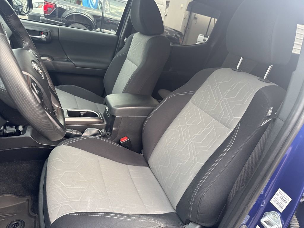 Used 2022 Toyota Tacoma TRD Sport w/ Technology Package AWD/4WD image 16