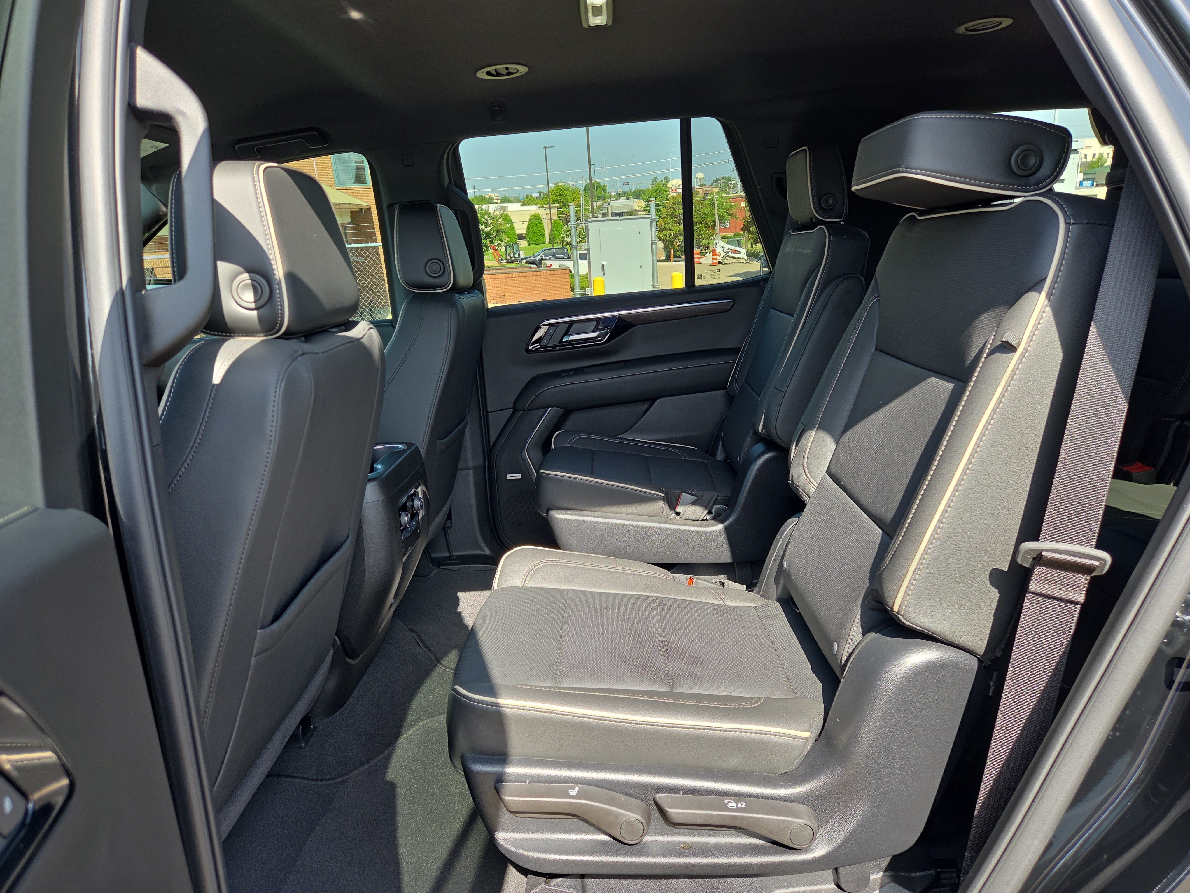 Used 2025 Chevrolet Tahoe Premier RWD image 11