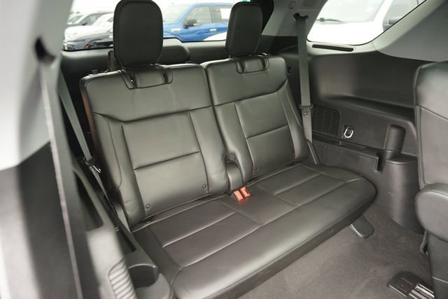 Certified 2023 Ford Explorer Limited w/ Limited Technology Package RWD image 16