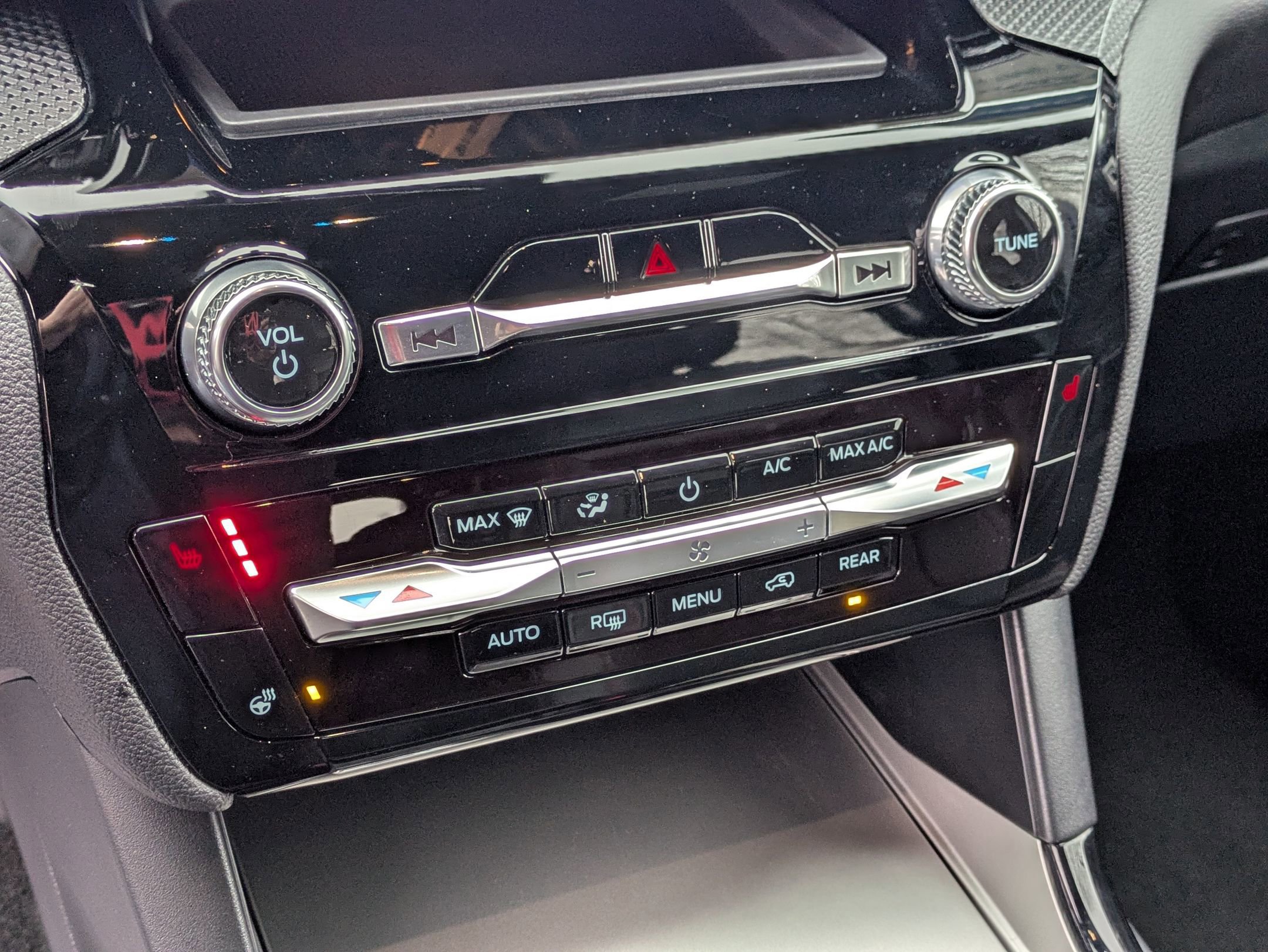 Certified 2024 Ford Explorer ST-Line w/ Class IV Trailer Tow Package image 25