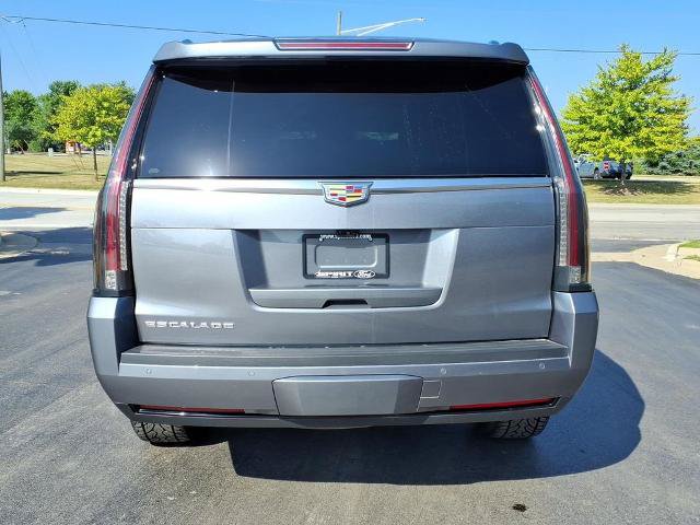 Used 2020 Cadillac Escalade Premium Luxury AWD/4WD image 12