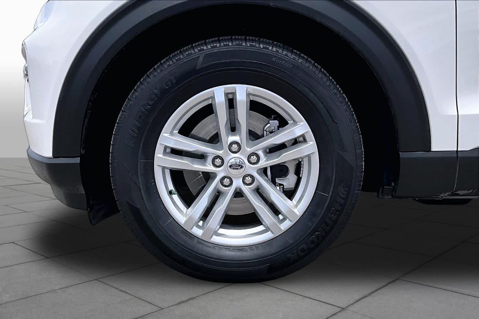 Certified 2022 Ford Explorer XLT w/ Equipment Group 202A RWD image 10
