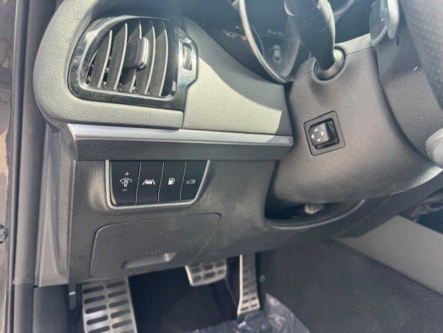 Used 2023 Kia Stinger GT2 AWD/4WD image 15