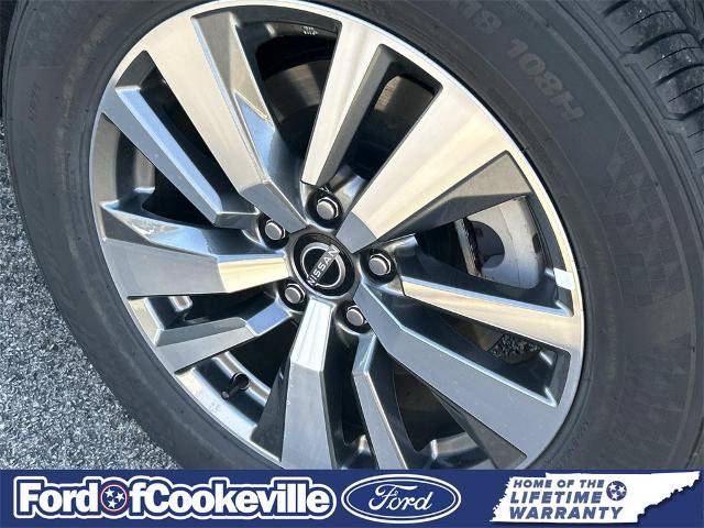 Used 2025 Nissan Pathfinder SL w/ Black Appearance Package image 12