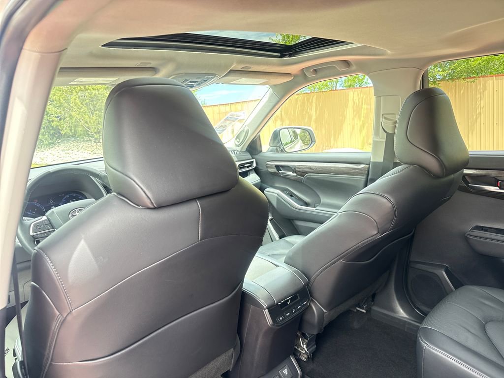 Used 2023 Toyota Highlander Limited AWD/4WD image 21