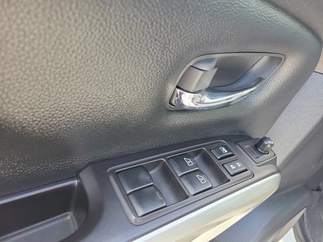 Used 2021 Nissan Titan SV w/ SV Convenience Package RWD image 23