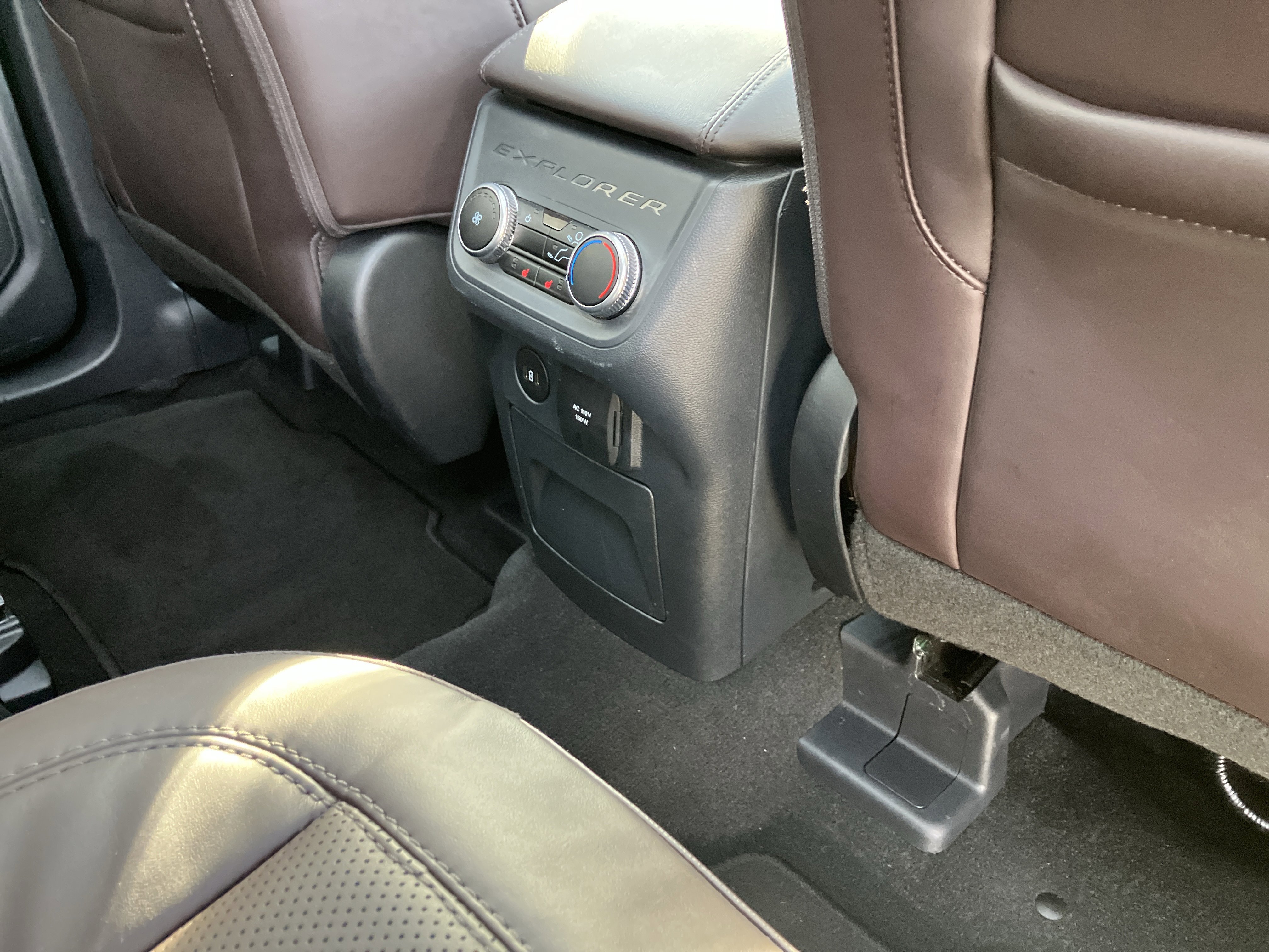 Certified 2025 Ford Explorer Platinum w/ LUX Leather Package image 22