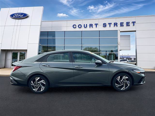 Used 2025 Hyundai Elantra SEL FWD image 4