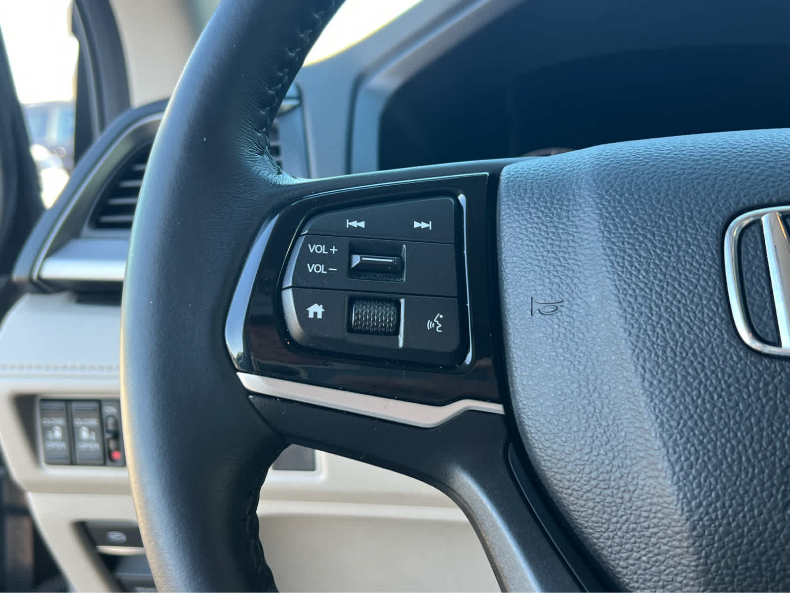 Used 2025 Honda Odyssey EX-L image 33