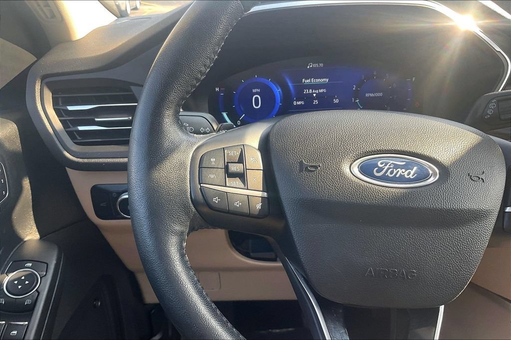 Certified 2020 Ford Escape Titanium AWD/4WD image 17