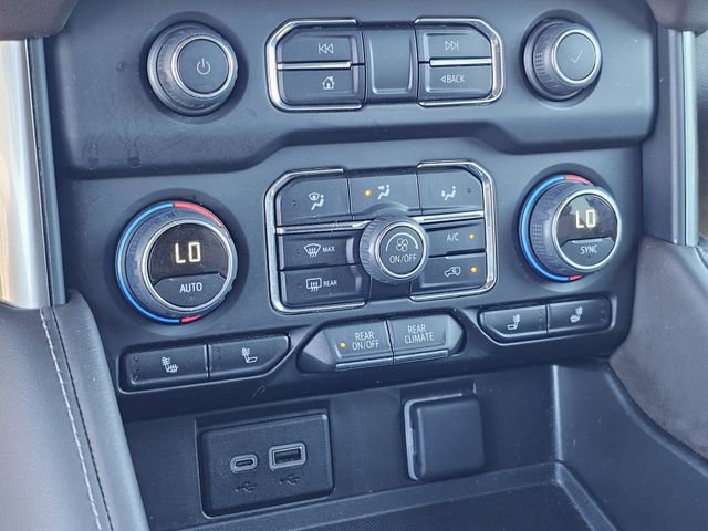 Used 2024 Chevrolet Suburban LT image 21