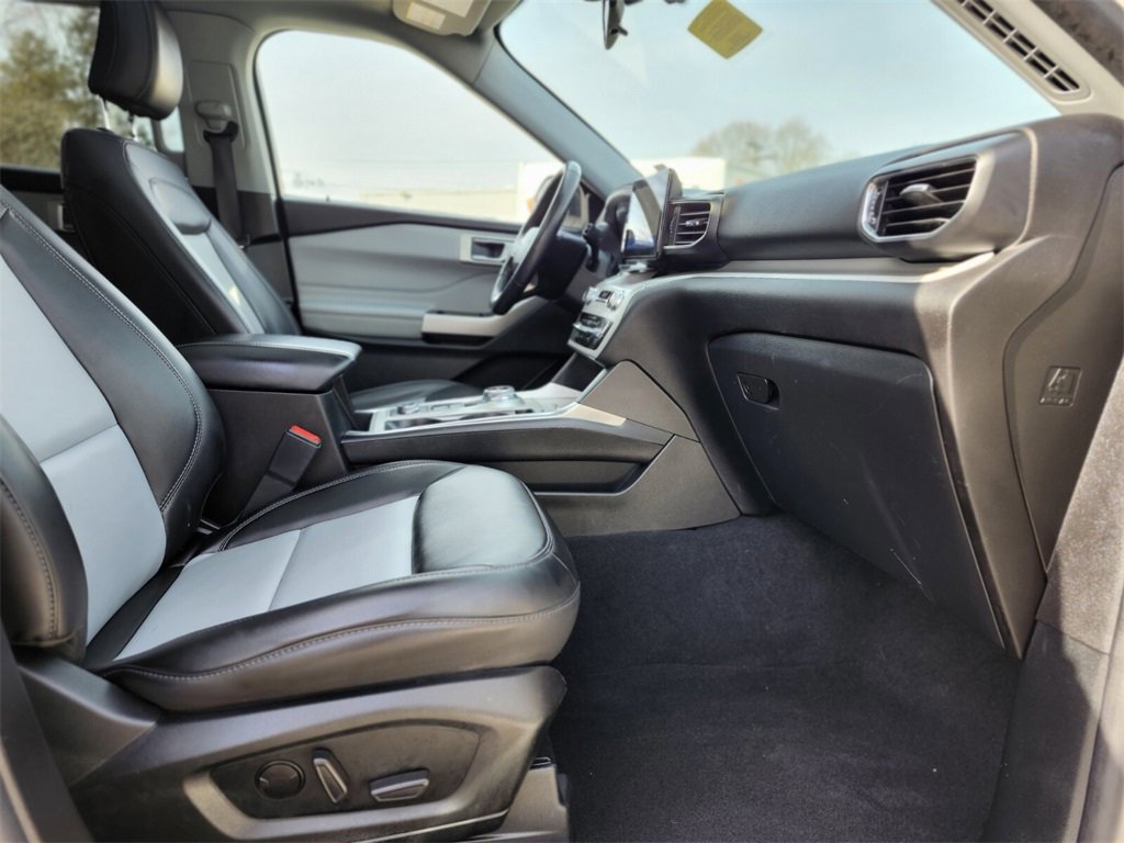 Certified 2022 Ford Explorer XLT w/ Equipment Group 202A image 11