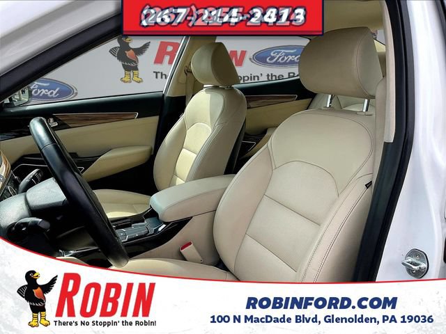 Used 2017 Kia Cadenza Premium w/ Luxury Package FWD image 21