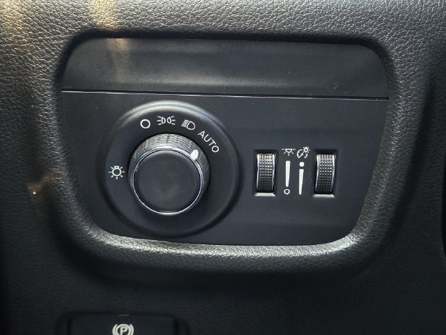 Used 2023 Jeep Grand Cherokee Altitude AWD/4WD image 21
