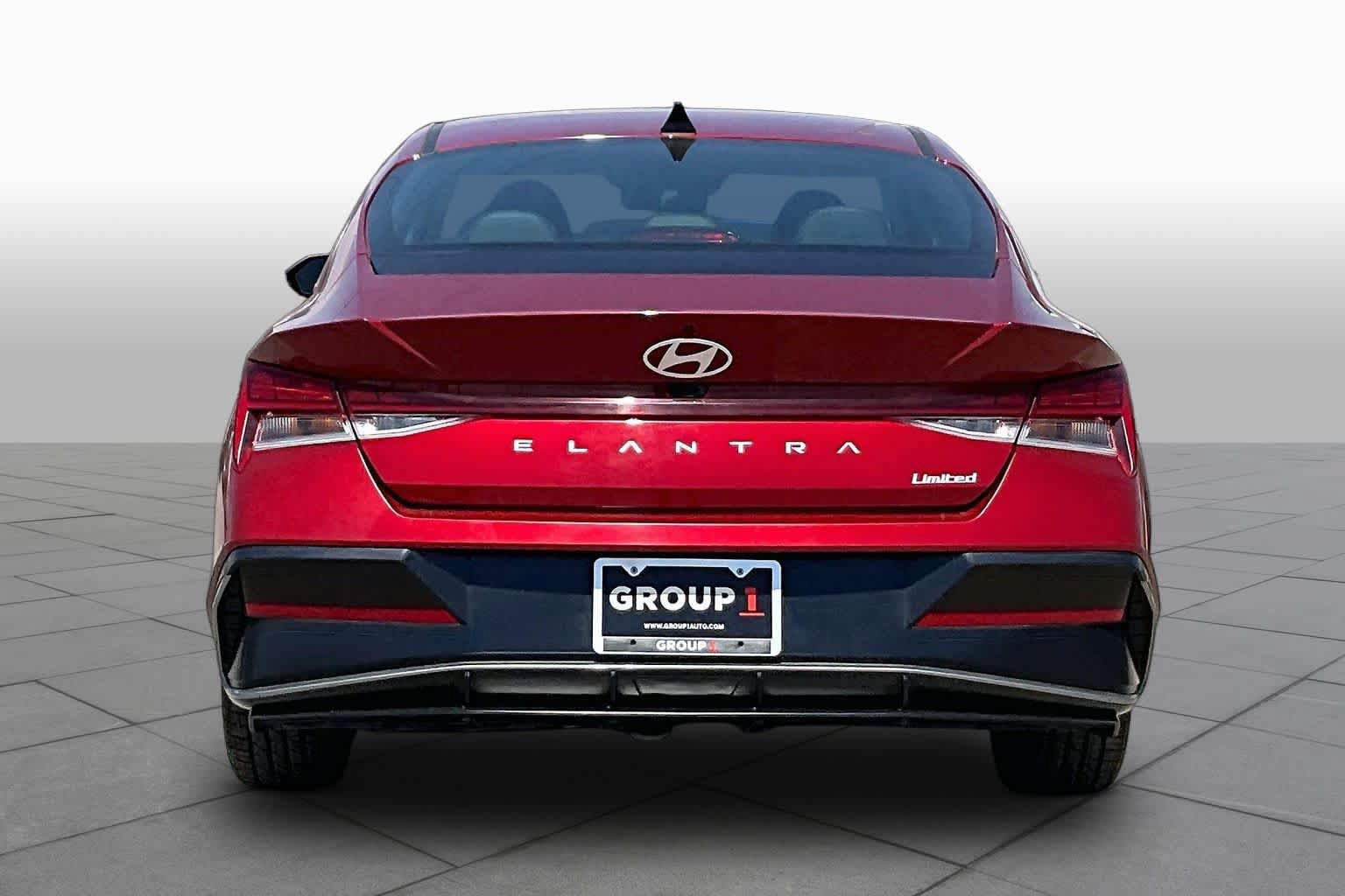 Used 2025 Hyundai Elantra Limited FWD image 5
