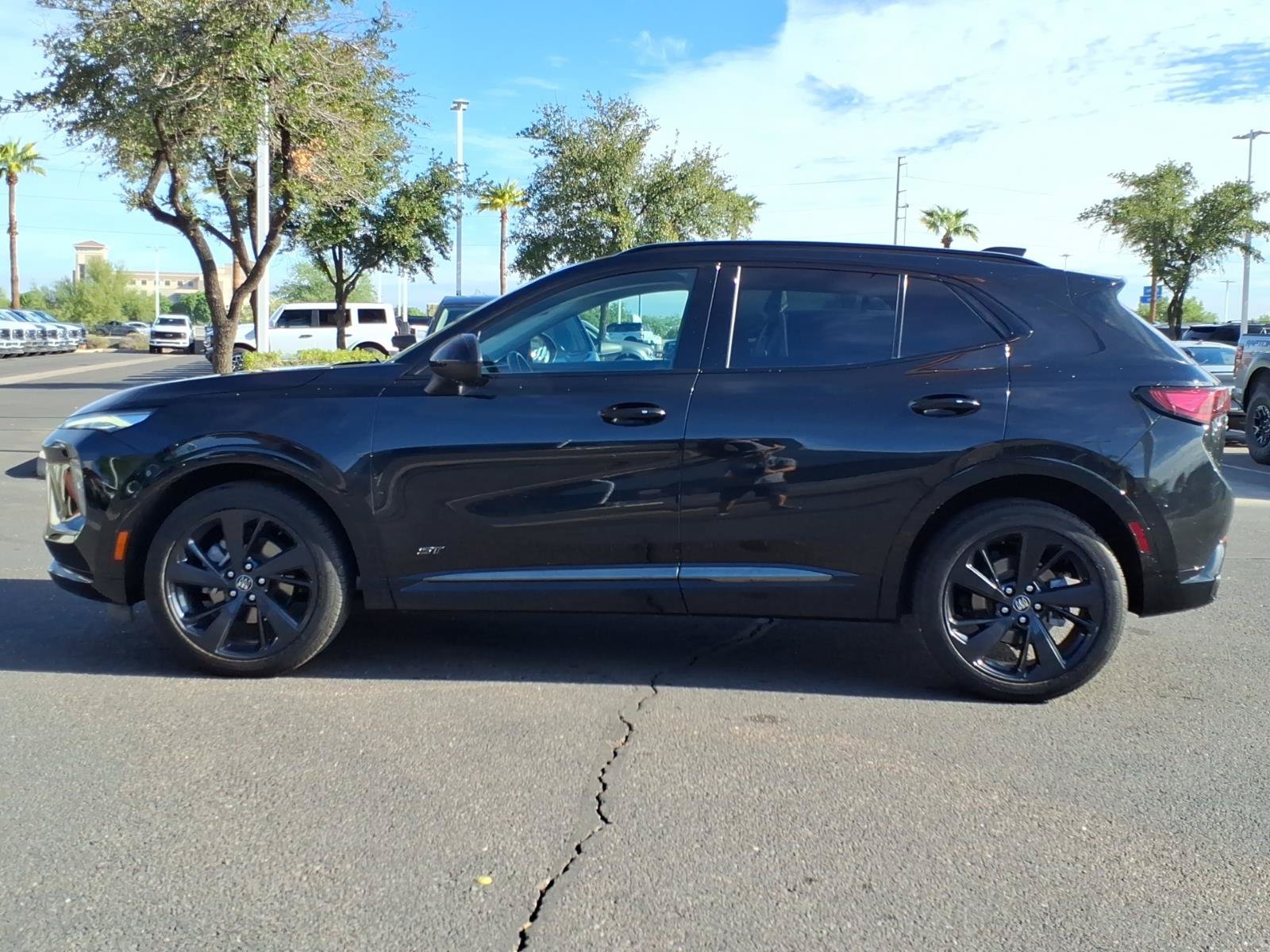 Used 2025 Buick Envision Sport Touring AWD/4WD image 2