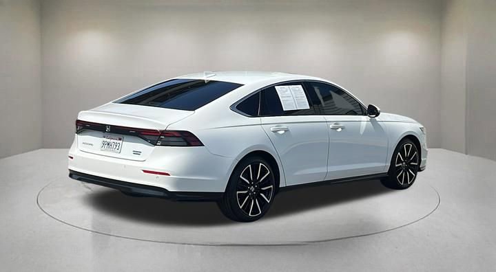 Used 2025 Honda Accord Touring image 2