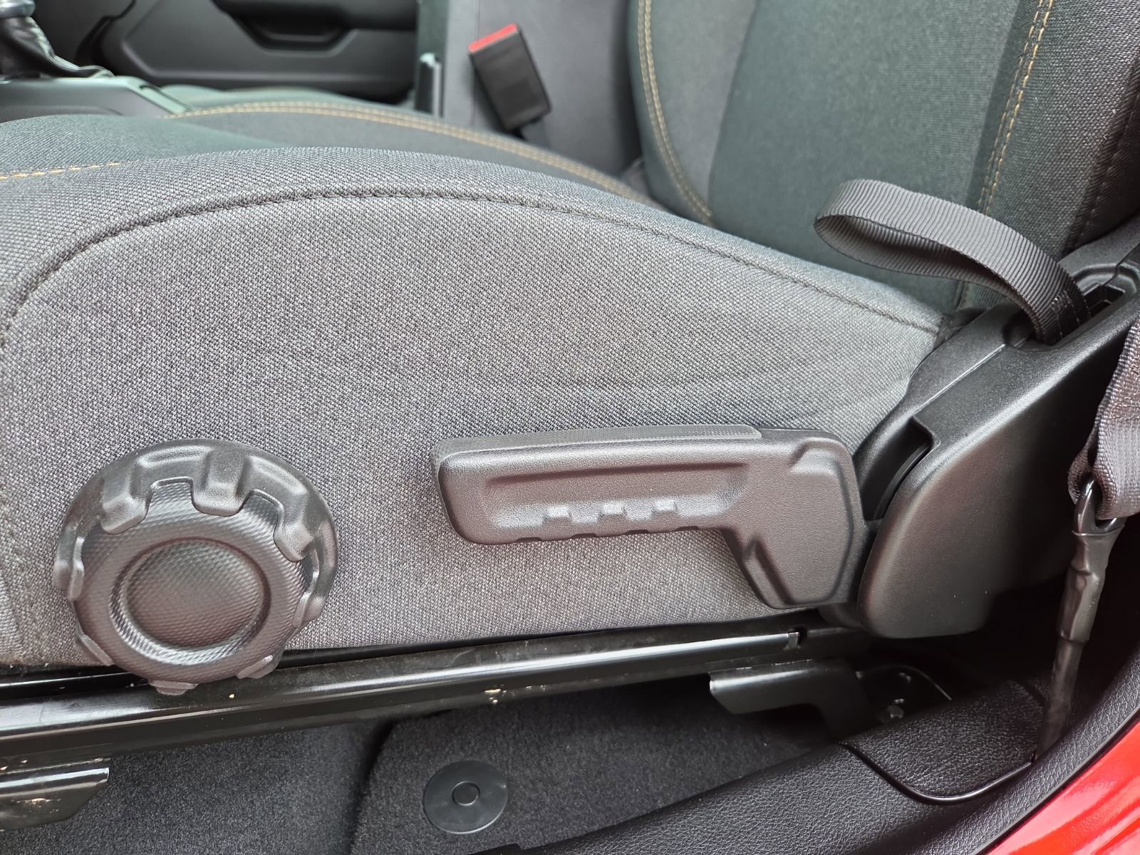 Used 2025 Jeep Gladiator Sport image 15