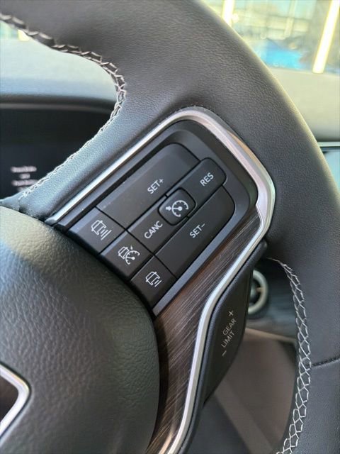 Used 2023 Jeep Wagoneer Series III w/ Preferred Equipment Group image 19