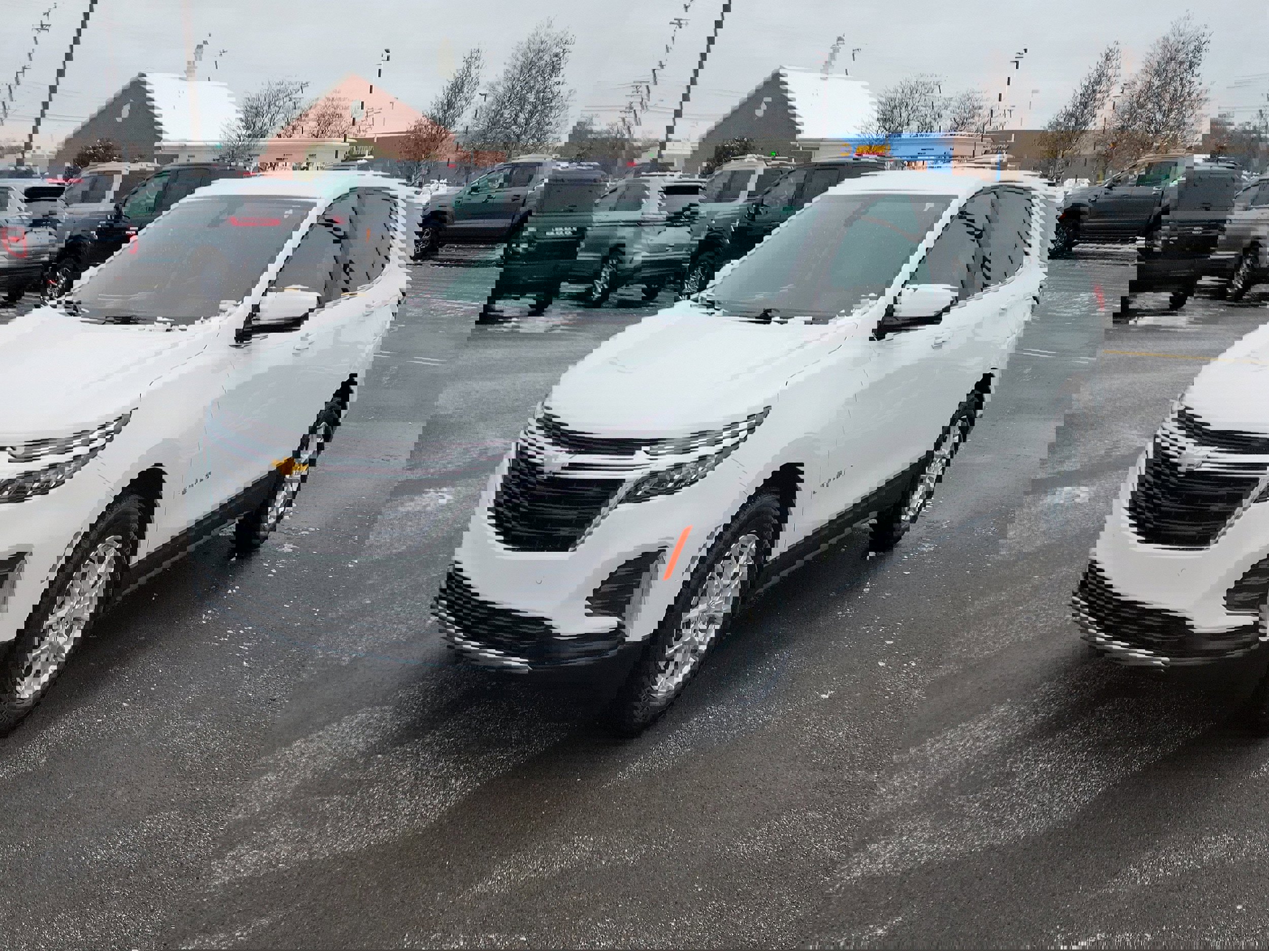 Used 2022 Chevrolet Equinox LT image 2