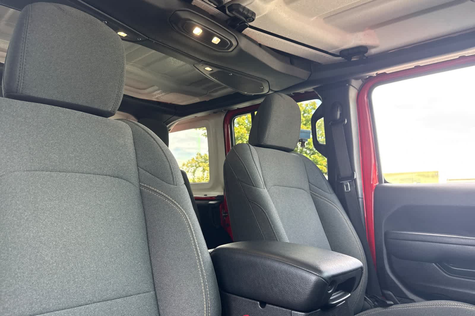 Used 2025 Jeep Wrangler Unlimited Sport AWD/4WD image 17