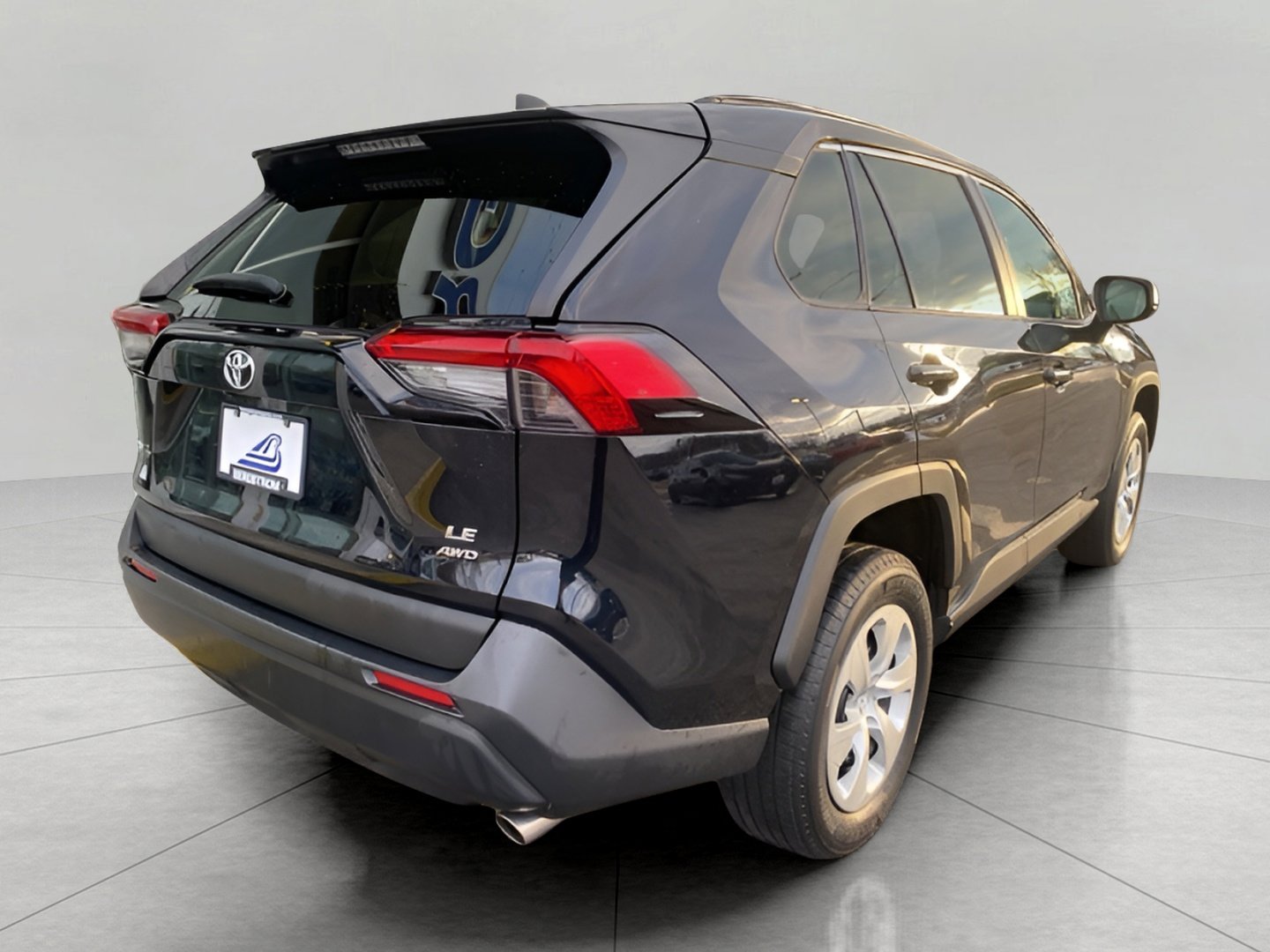 Used 2019 Toyota RAV4 LE image 6