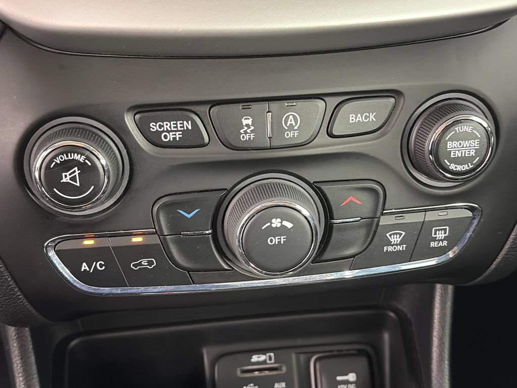 Used 2017 Jeep Cherokee Trailhawk w/ Trailer Tow Group AWD/4WD image 21